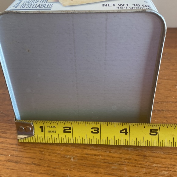 1985 Nabisco Brands Premium Saltine Crackers 16 OZ/454 grams 9 1/2” tall tin - Picture 9 of 9